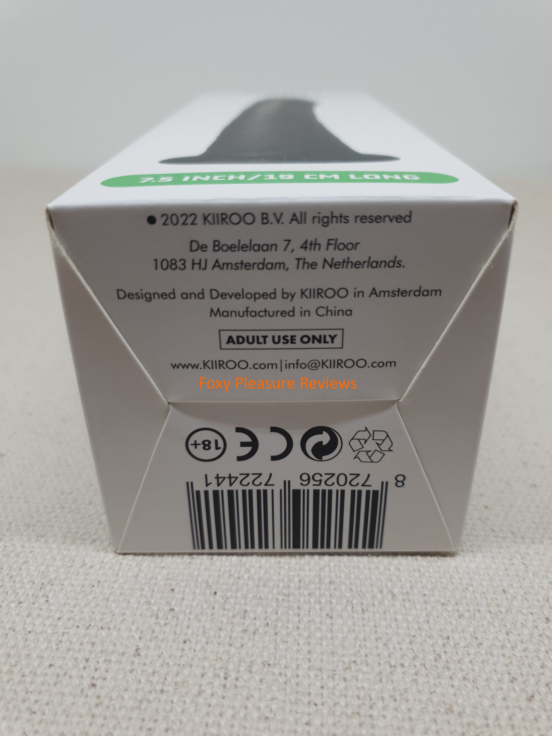 Bottom view of the Kiiroo's Vacuum Lock Dildo package